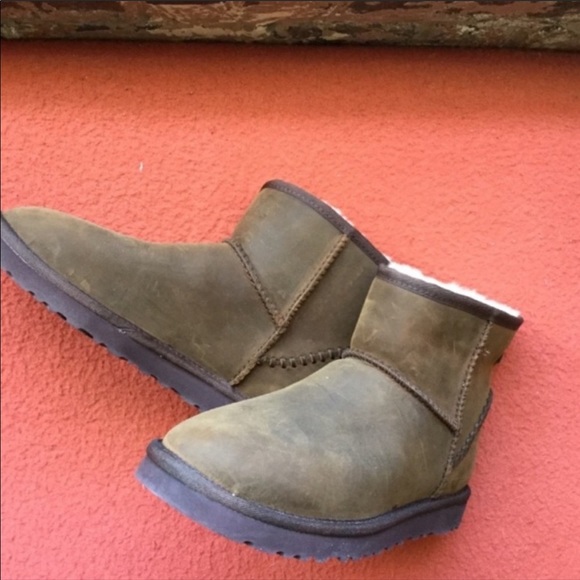 Uggs Loden Green NWOT Size 7 - Picture 15 of 16